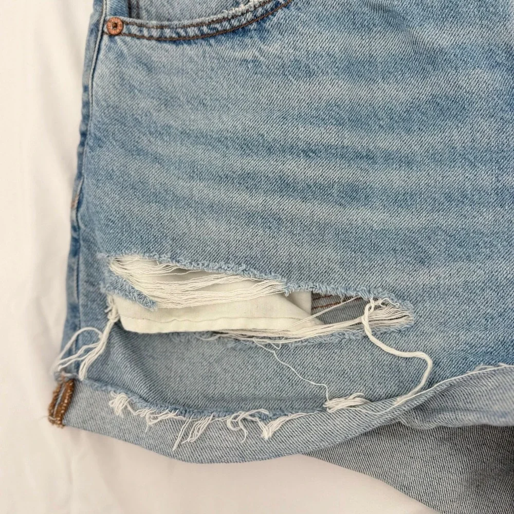 American Eagle Strigid Distressed Denim‎ Shorts Light Wash Blue Womens Size 10